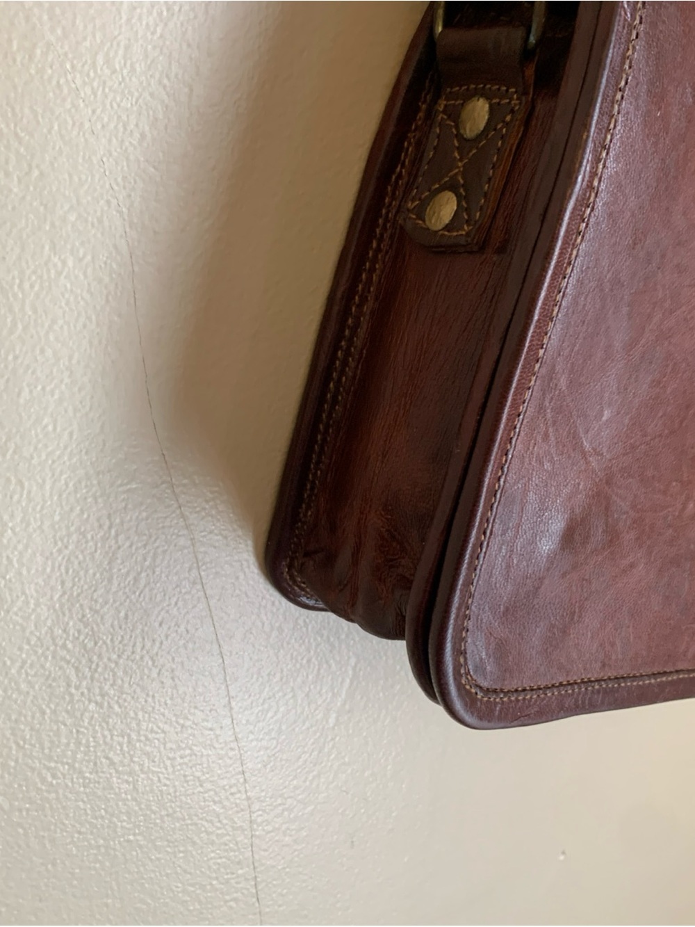 Vtg Waxed Leather Messenger Bag Crossbody Green Canvas Interior Brass Hardware - Picture 3 of 13